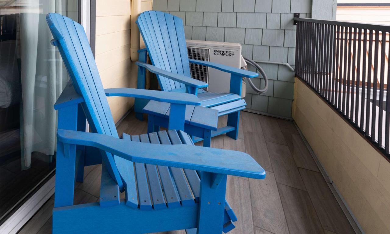 Queen Room with Mobility Accessible Tub and Balcony