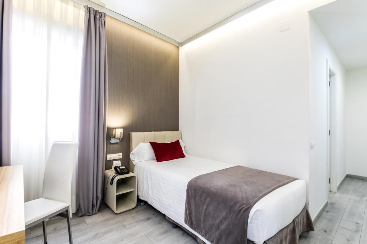 Single Room,1387033373:JPEG