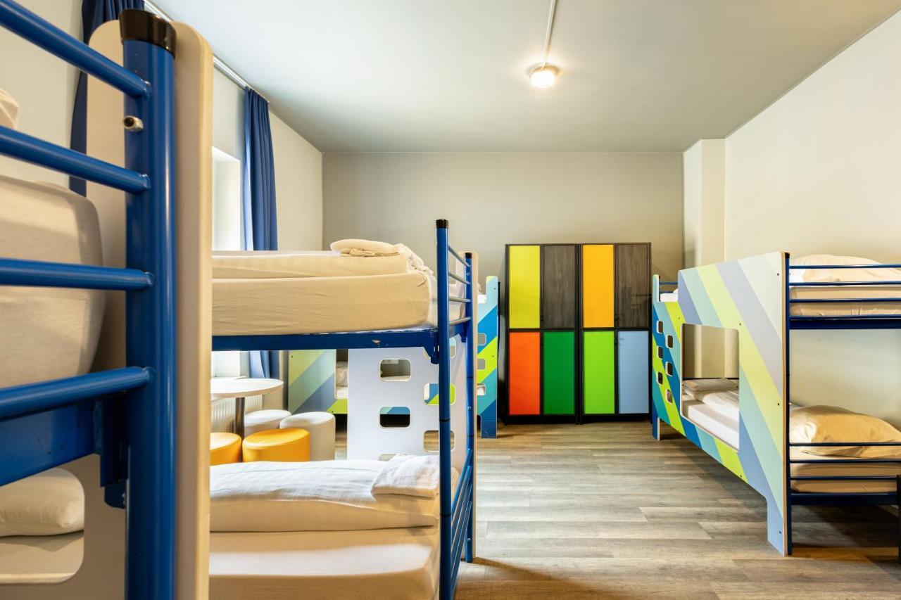 Bed in een Slaapzaal met 8 Bedden