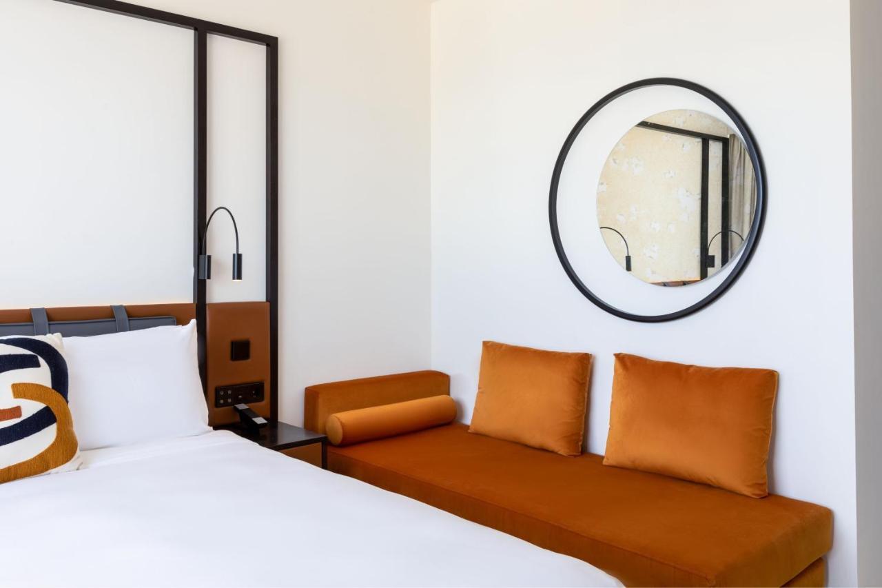 Premier Kamer met Queensize Bed en Uitzicht op Zee