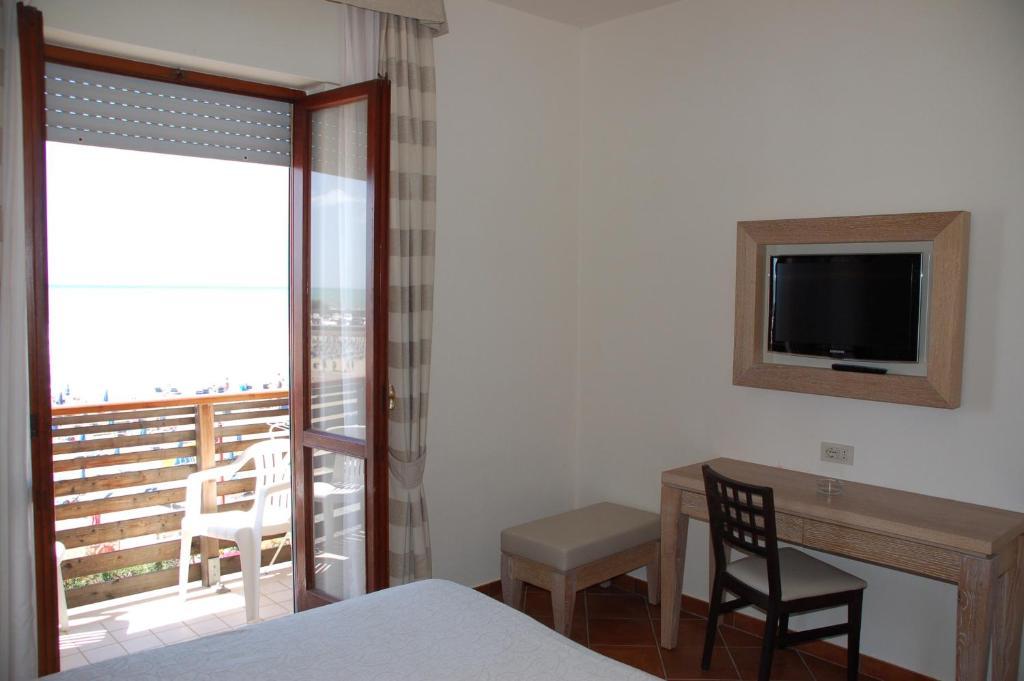 Double Room Balcony Sea View,13900250:JPEG