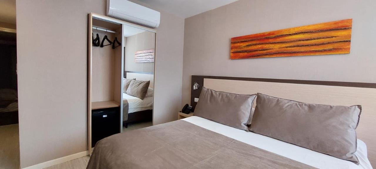 Quarto Duplo