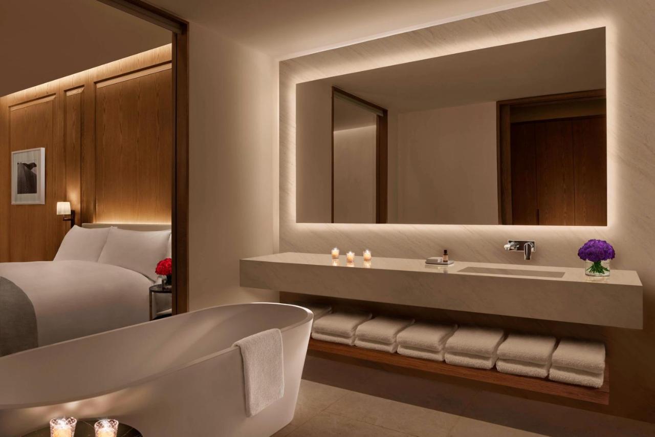 Deluxe Kamer met Kingsize Bed en een Balkon - Uitzicht op de Jachthaven