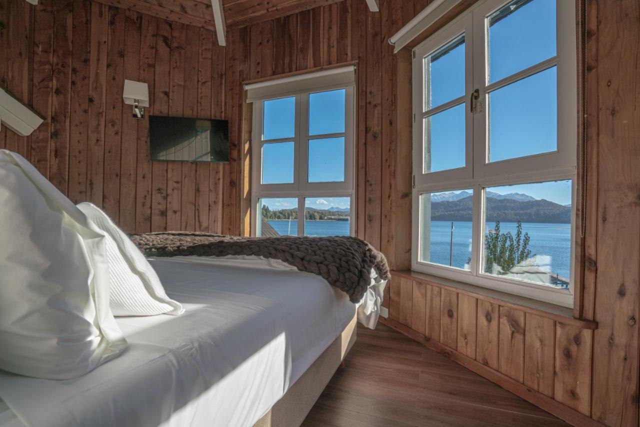 Quarto com 1 Cama de Casal ou 2 de Solteiro e Vista do Lago
