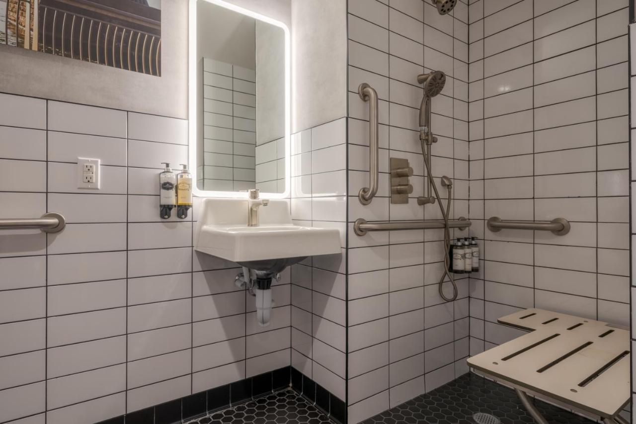Quarto Comfort com Vista da Rua - Acessível para Hóspedes com Mobilidade Reduzida