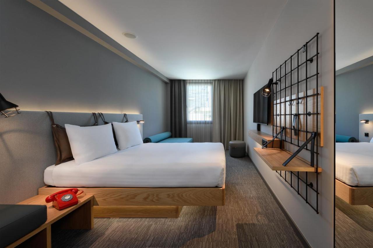 Quarto Familiar Moxyfied Sleeper