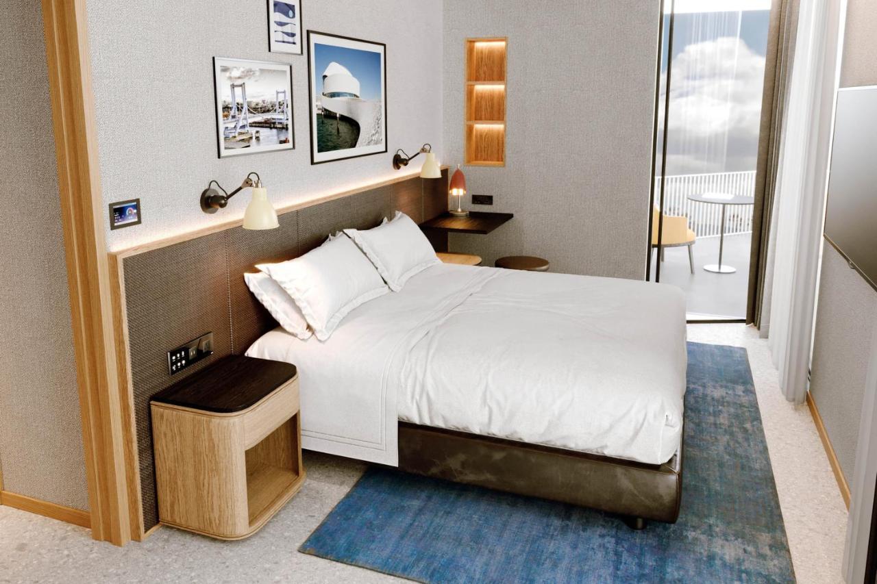 Habitación Superior con balcón, cama extragrande y vistas a la ciudad