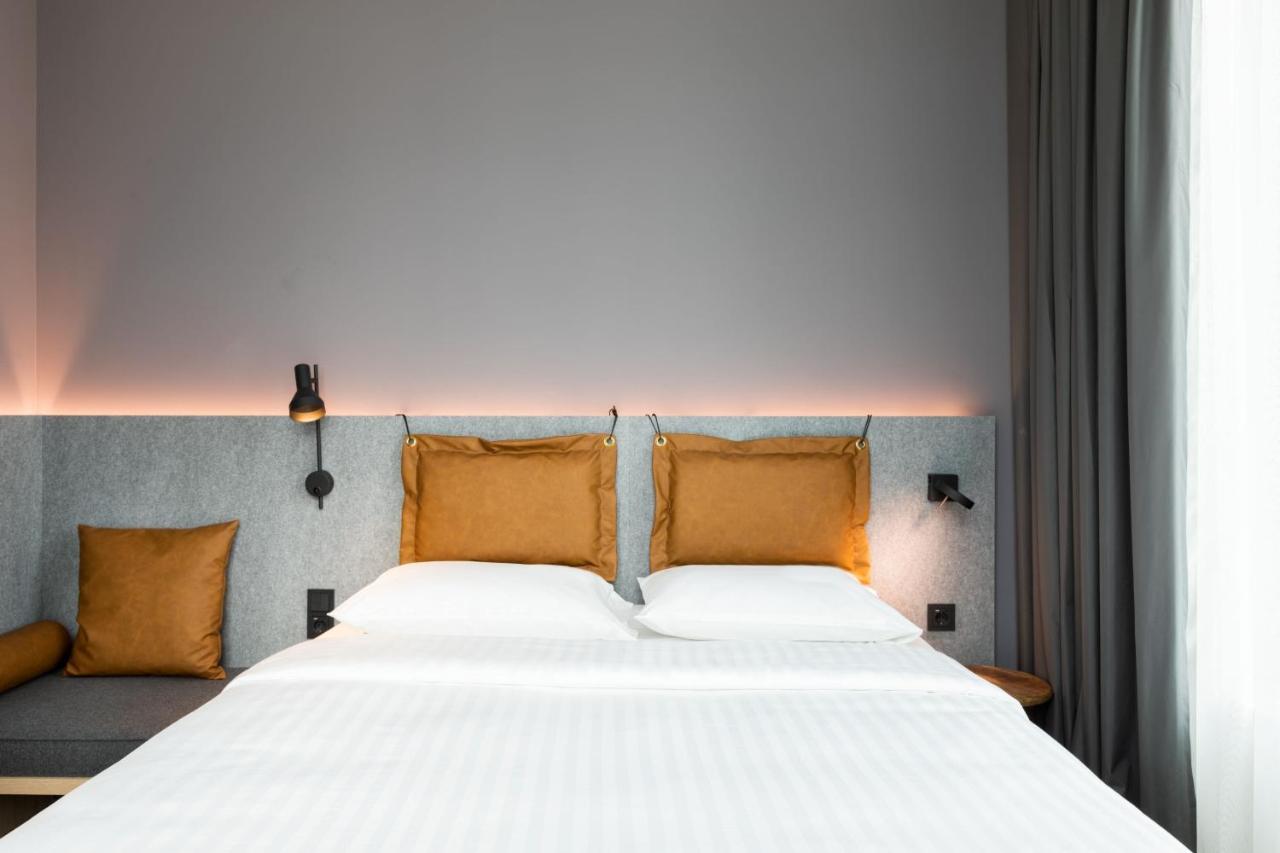 Zimmer Moxy Queen Sleeper mit Queensize-Bett