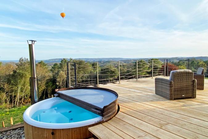 Suite Hot Tub,1406821802:JPEG
