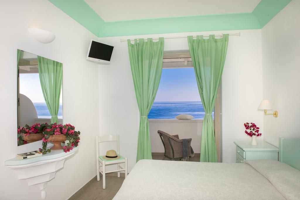 Chambre Triple Supérieure - Vue sur Mer