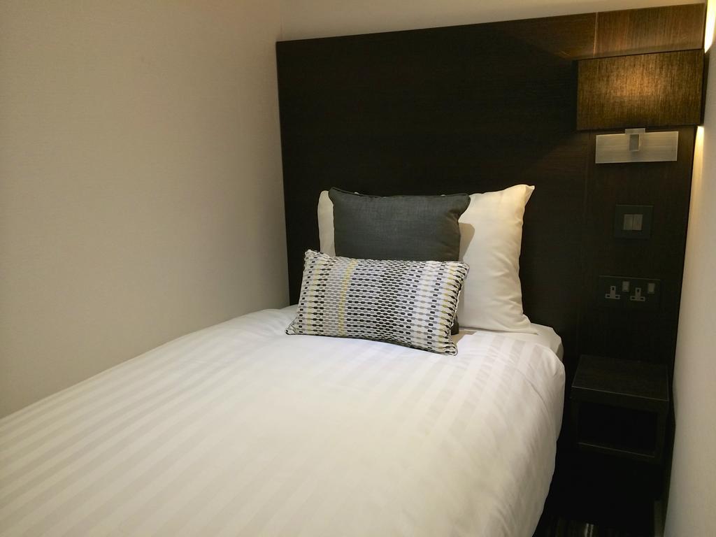 Petite Chambre Simple avec Salle de Bains Privative