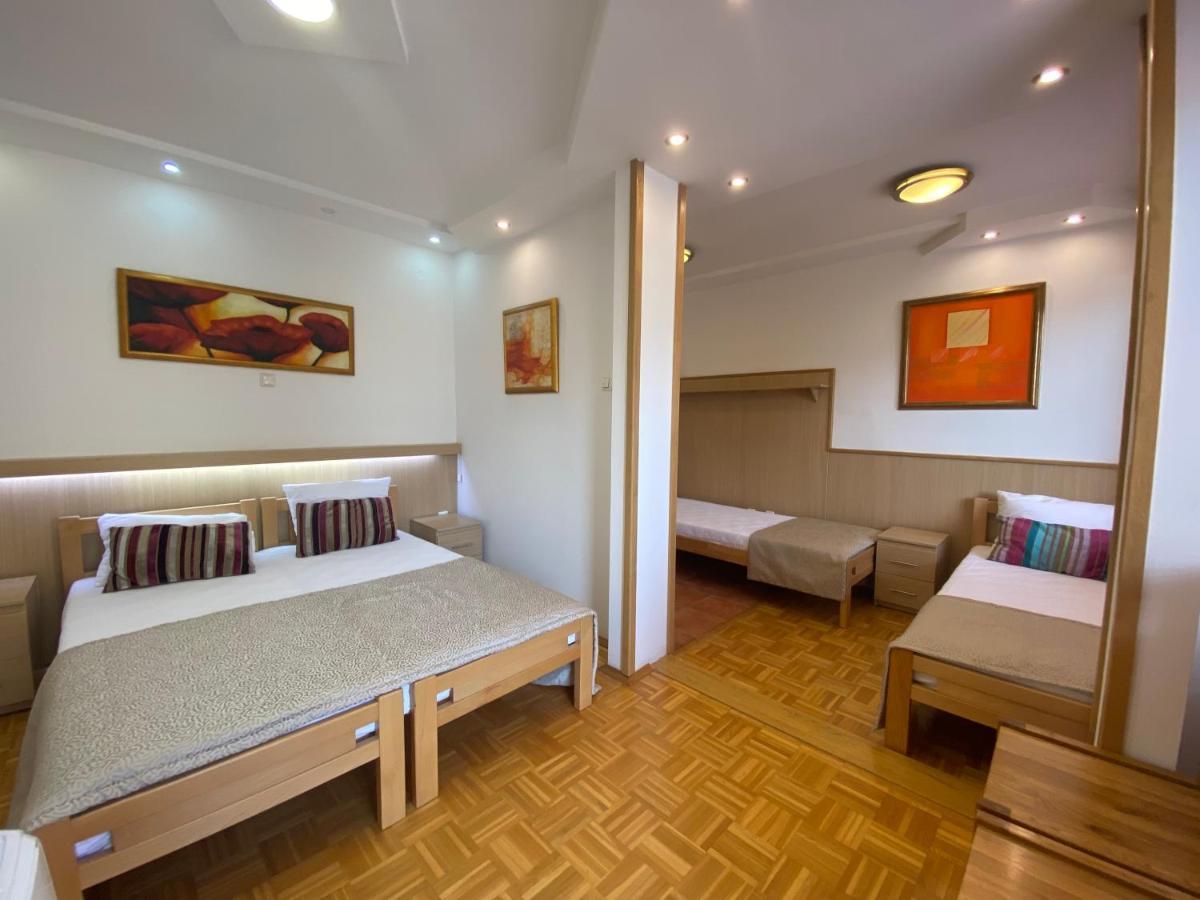 Vierbettzimmer mit Balkon