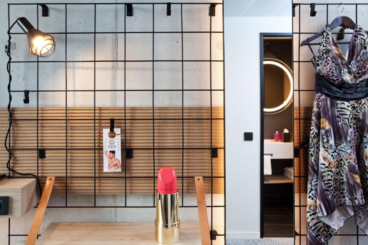 Chambre Familiale Moxy avec 1 Lit Queen-Size et Canapé-Lit - Vue sur Terres