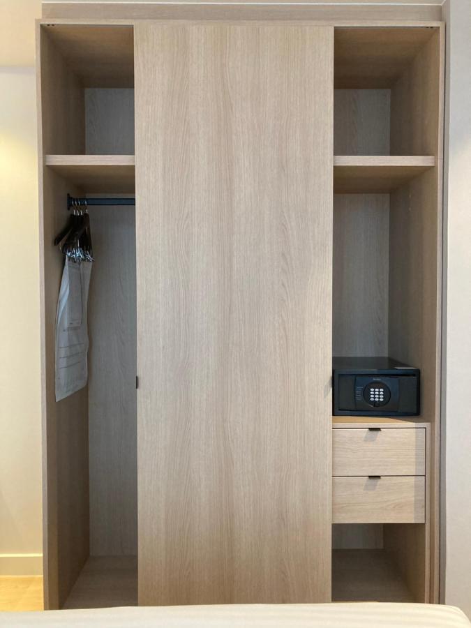 Studio met Queensize Bed en Uitzicht op Skyline
