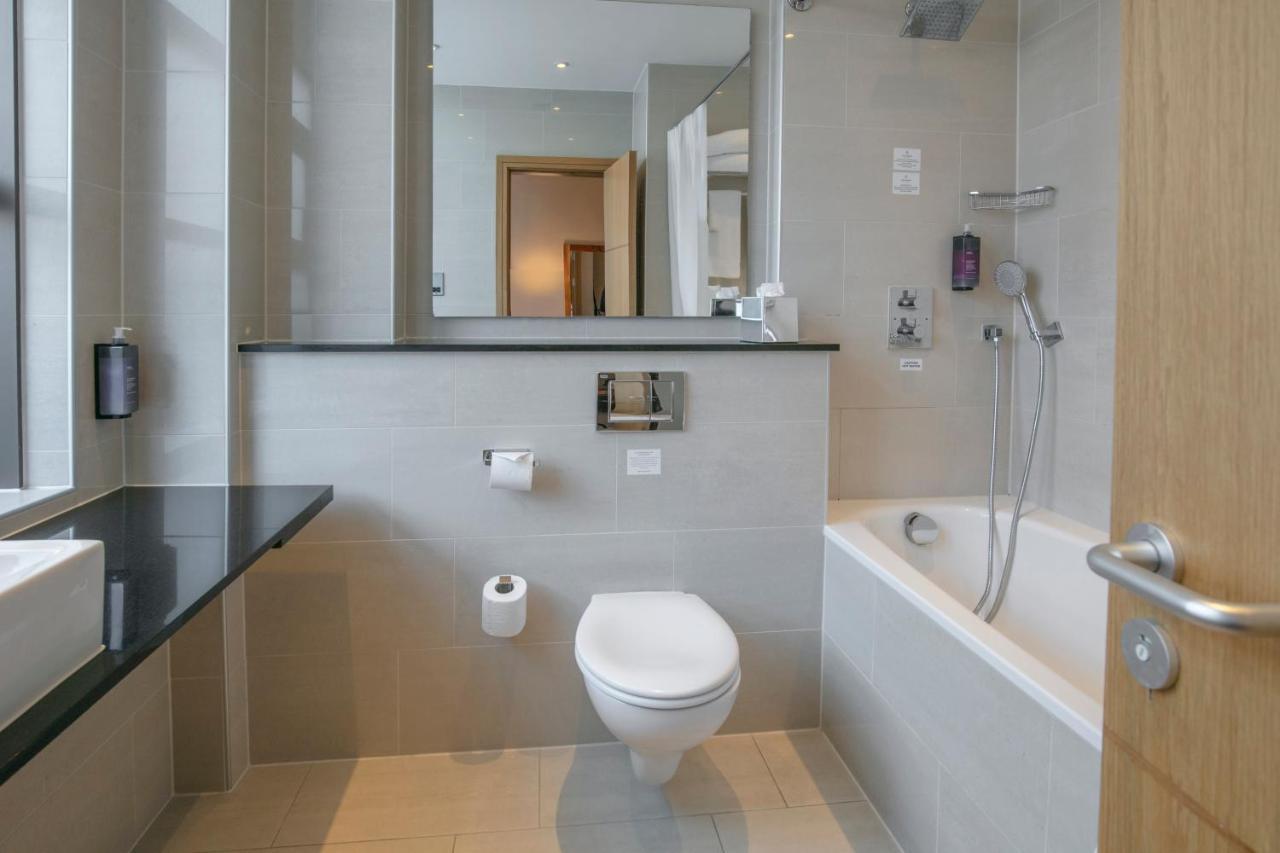 Quarto Duplo Standard com 2 Camas de Casal