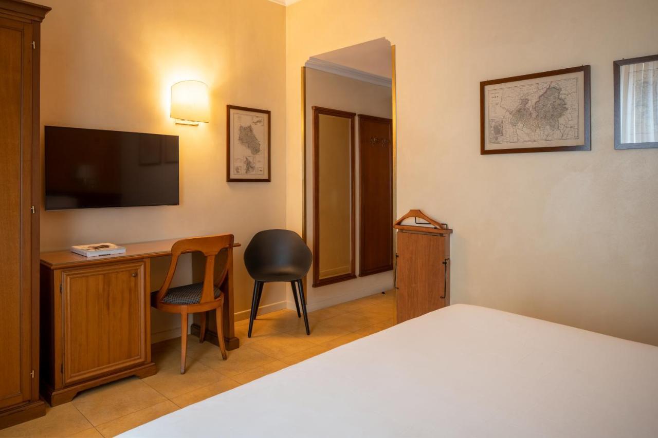 Quarto Duplo Clássico (2 Adultos + 1 Criança)