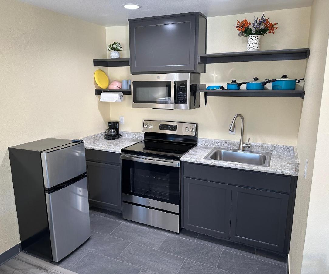 Deluxe Queen Suite