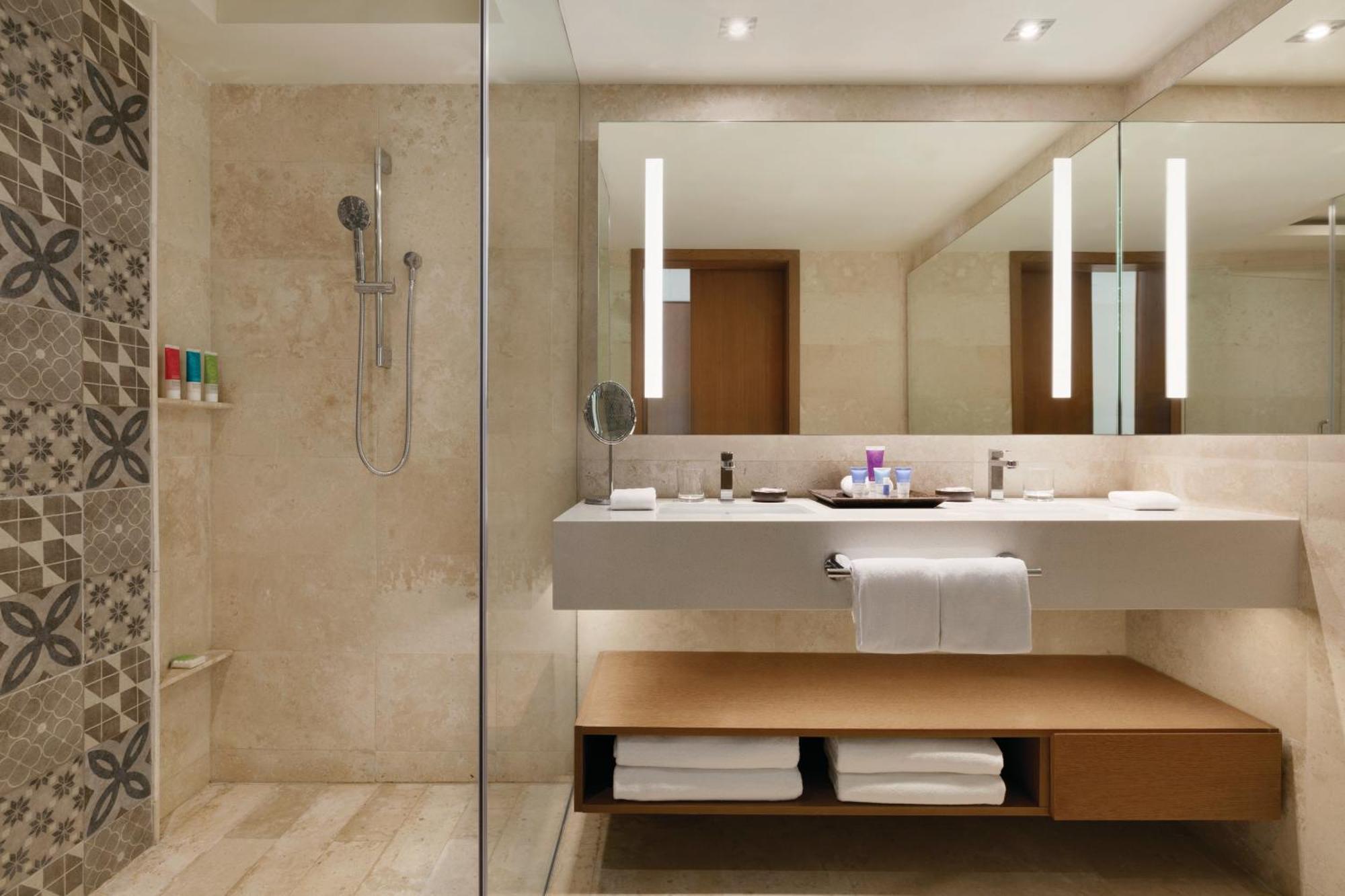 Quarto King com Sofá-cama e Vista Resort