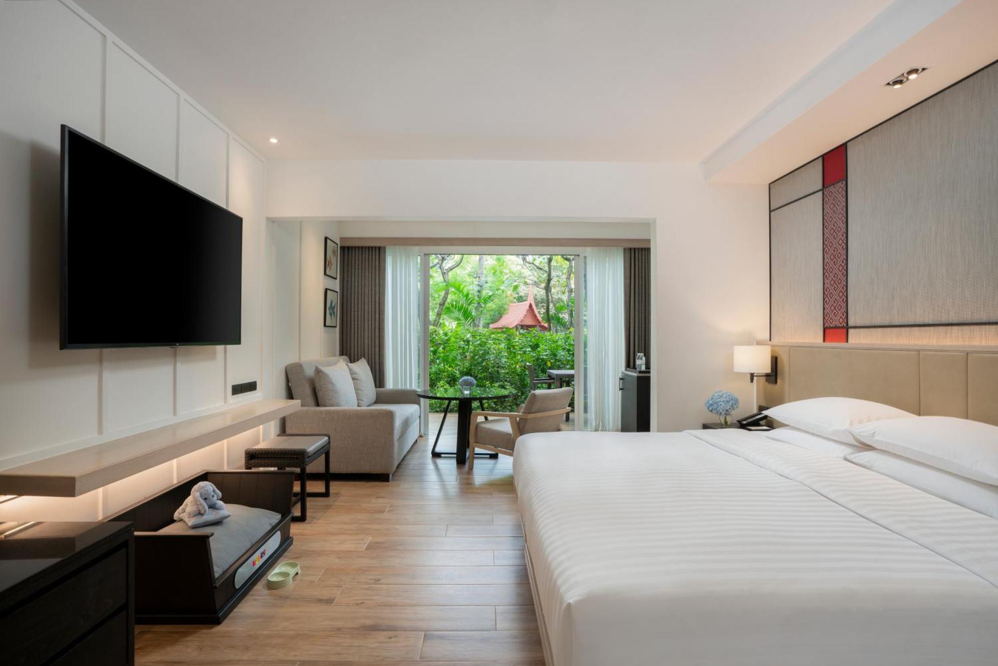 1 King Bed Pet Friendly Deluxe
