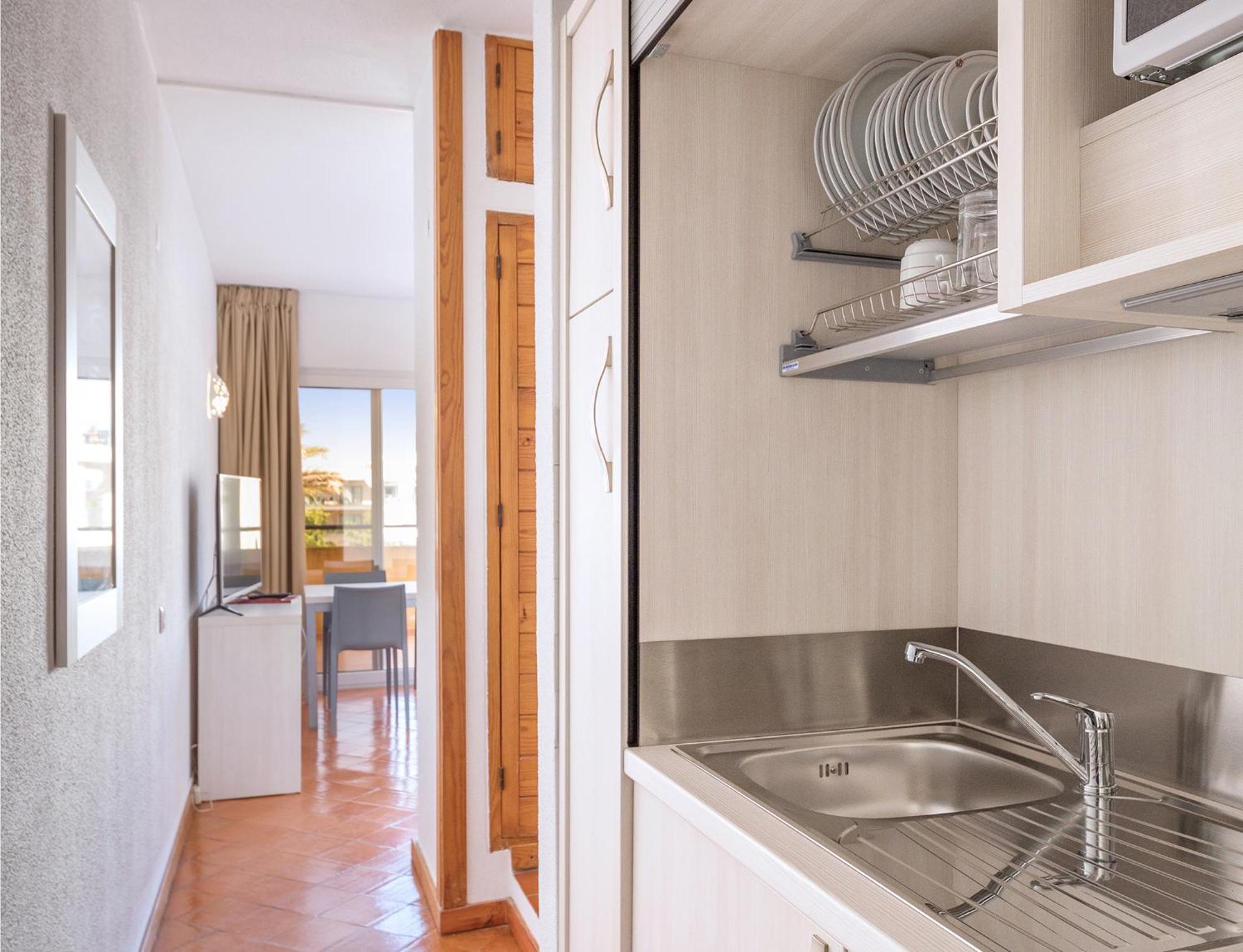 Estudio con vistas al interior (2 adultos + 2 niños)