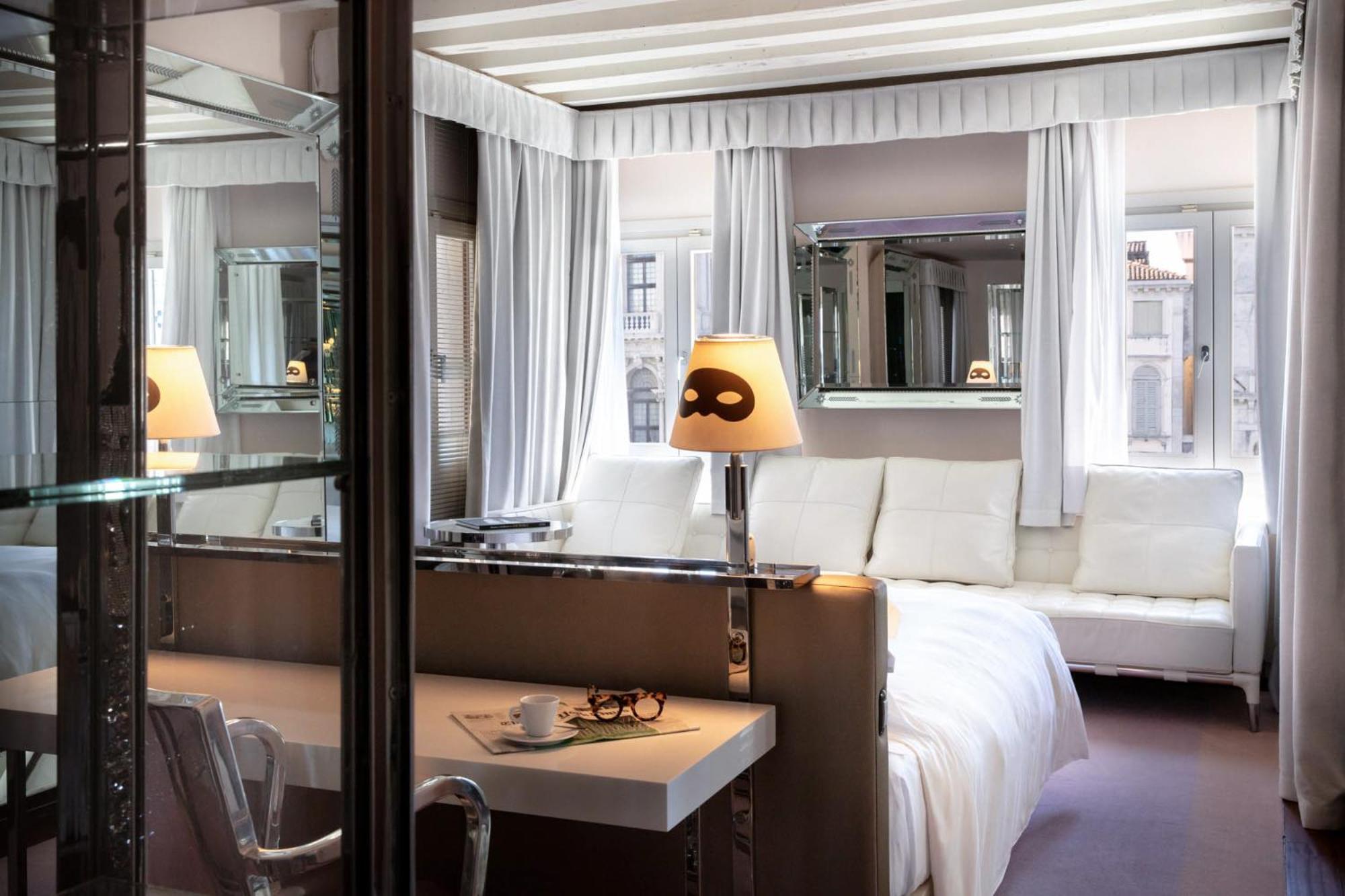Suite with Canal View,1433206624:JPEG