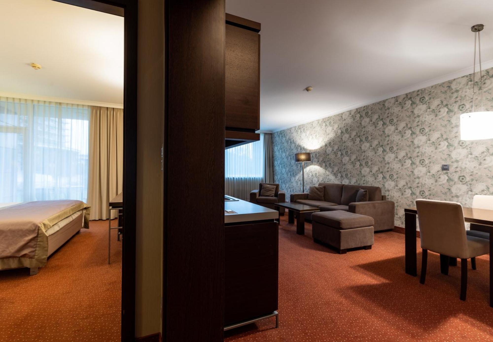 Two-Room Apartment,1433566543:JPEG