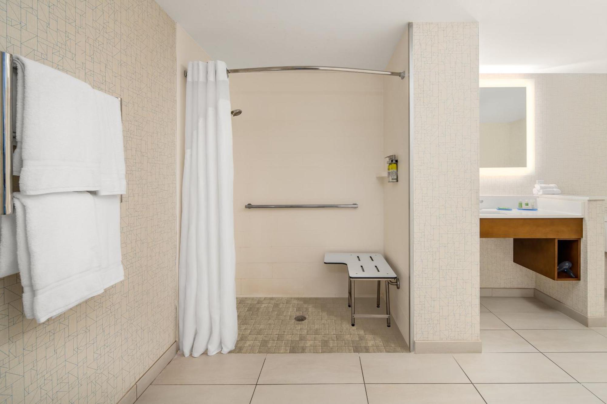 Queen Room with Two Queen Beds Hearing Accessible with Roll-In Shower - Non-Smoking,1619763929:JPEG