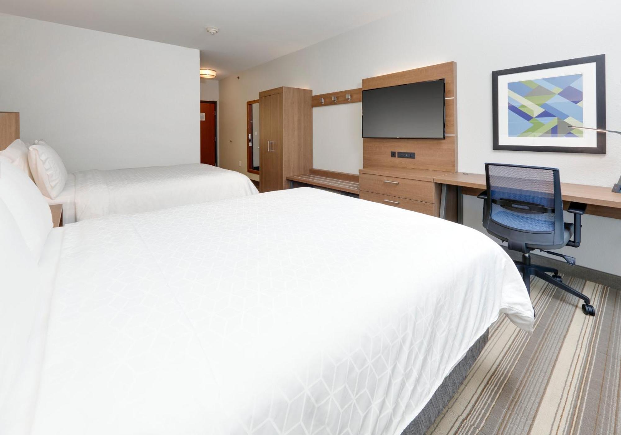 Standard Queen Room Two Queen Beds Communications Accessible