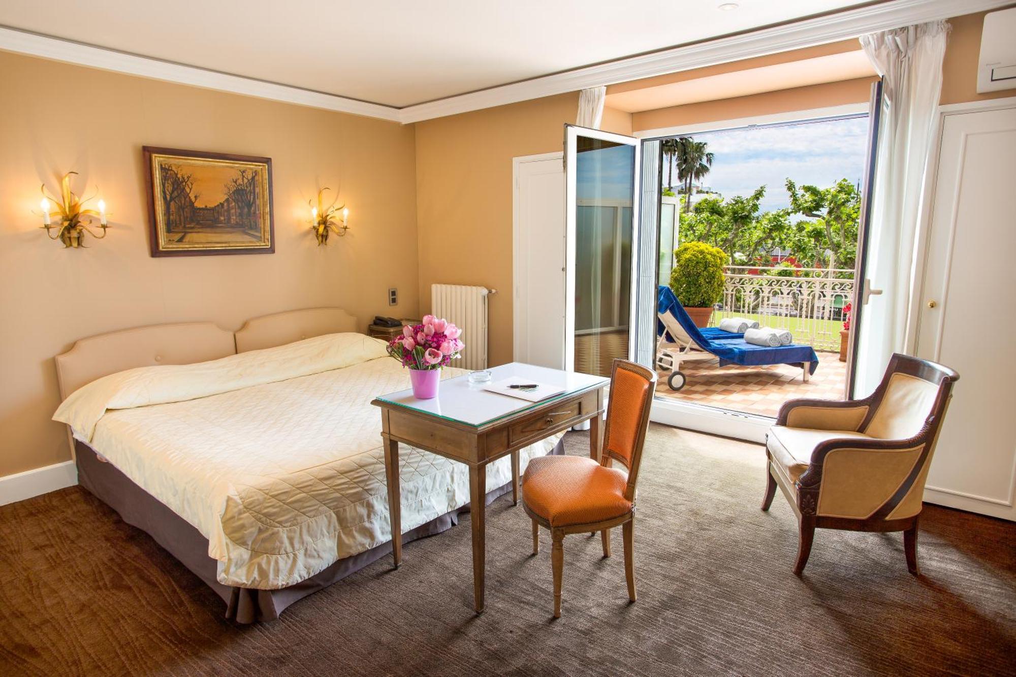 Double Room Terrace, with Garden and Old Port view,1436888107:JPEG