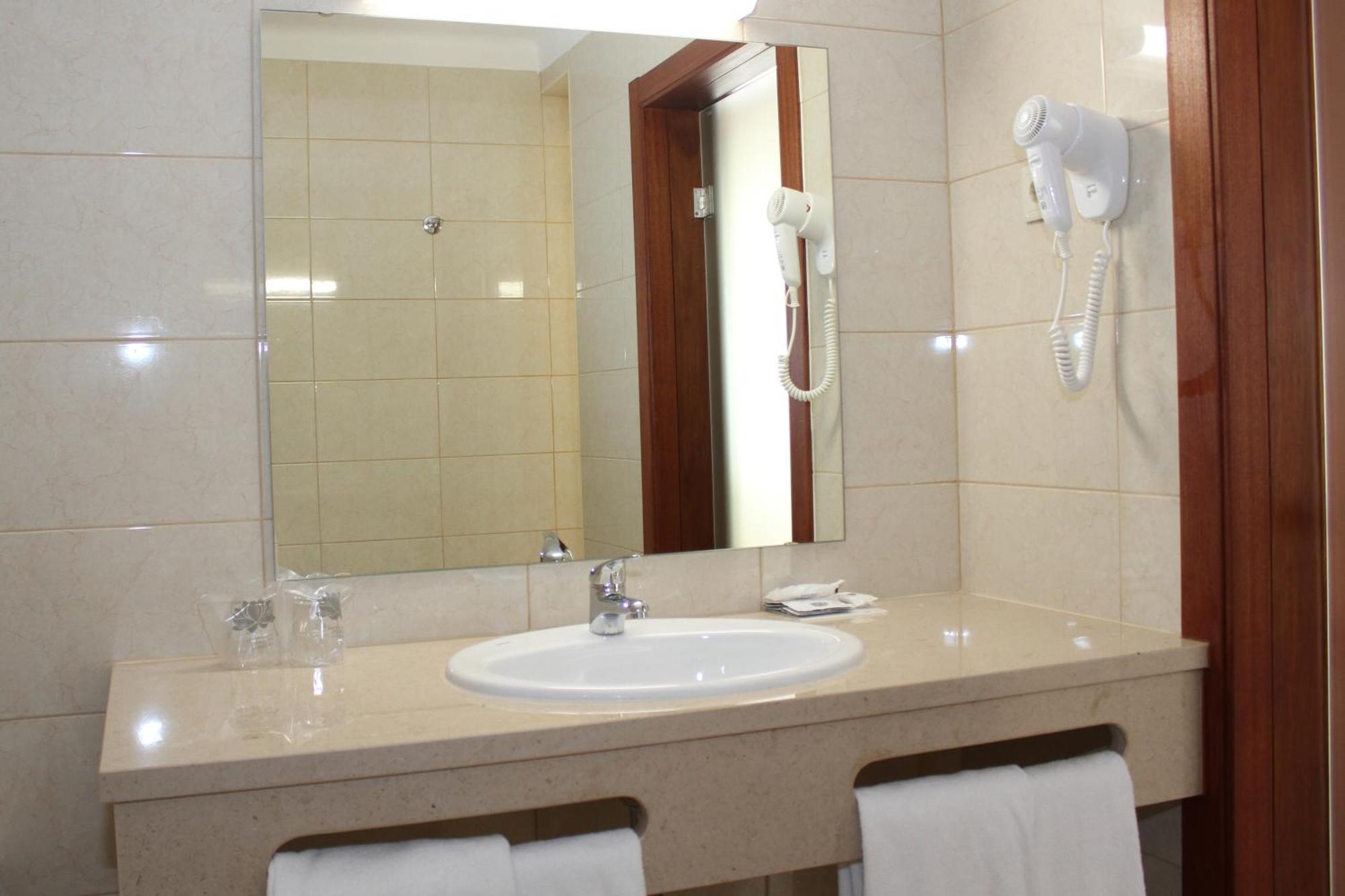 Chambre Familiale (2 Adultes + 1 Enfant)