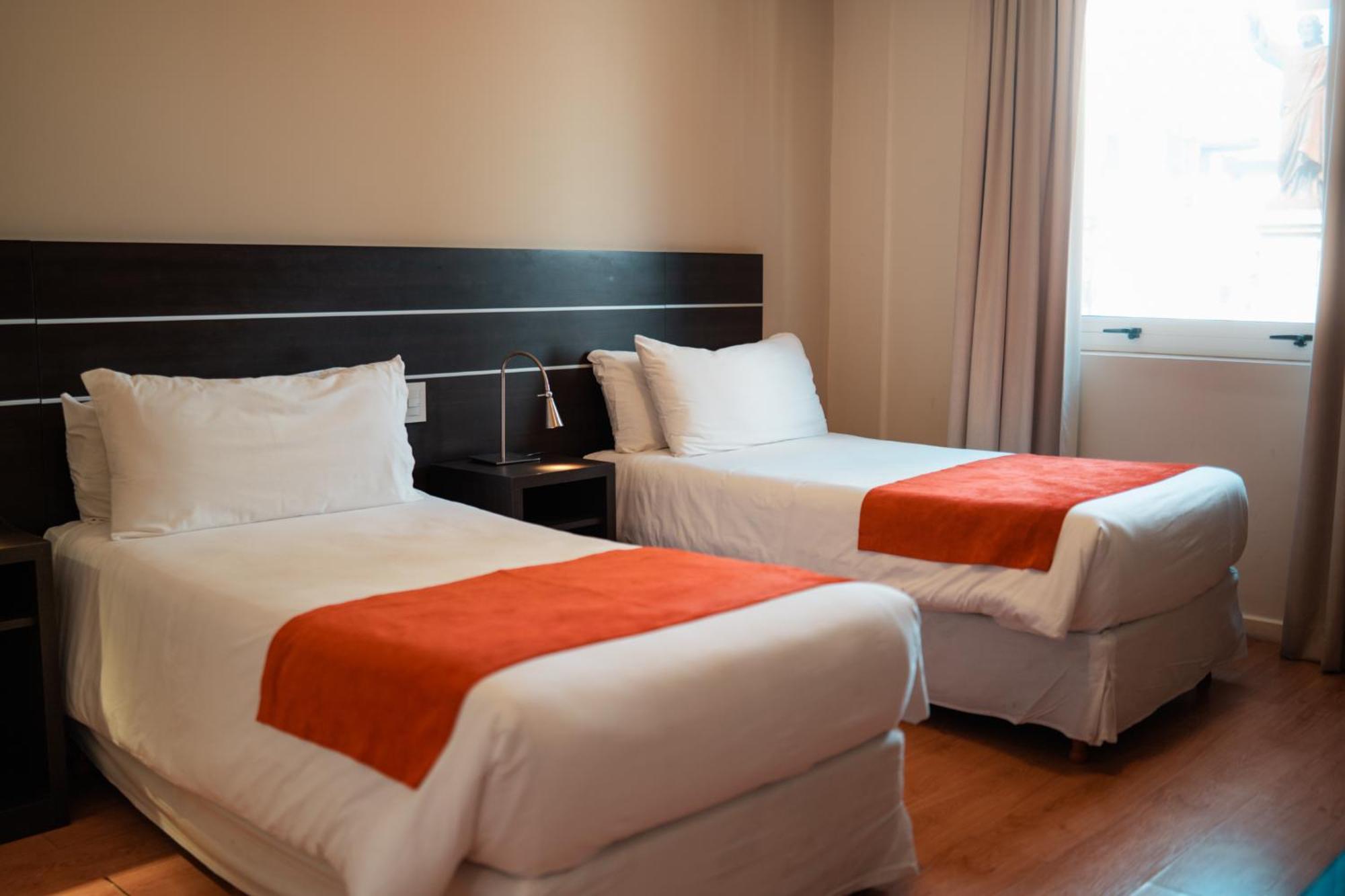 Quarto com 2 Camas de Solteiro