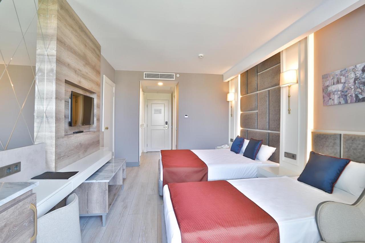 Deluxe Tweepersoonskamer met 1 of 2 Aparte Bedden en Toegang tot het Zwembad