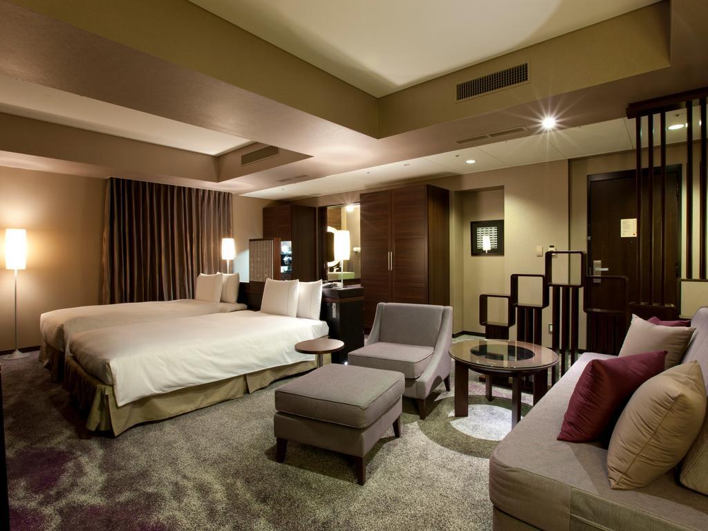 Junior Suite met 2 Aparte Bedden + 2 Extra Bedden (4 Personen)