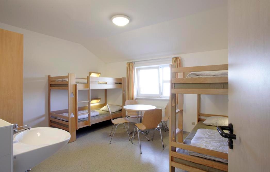 Vierbettzimmer mit Bad