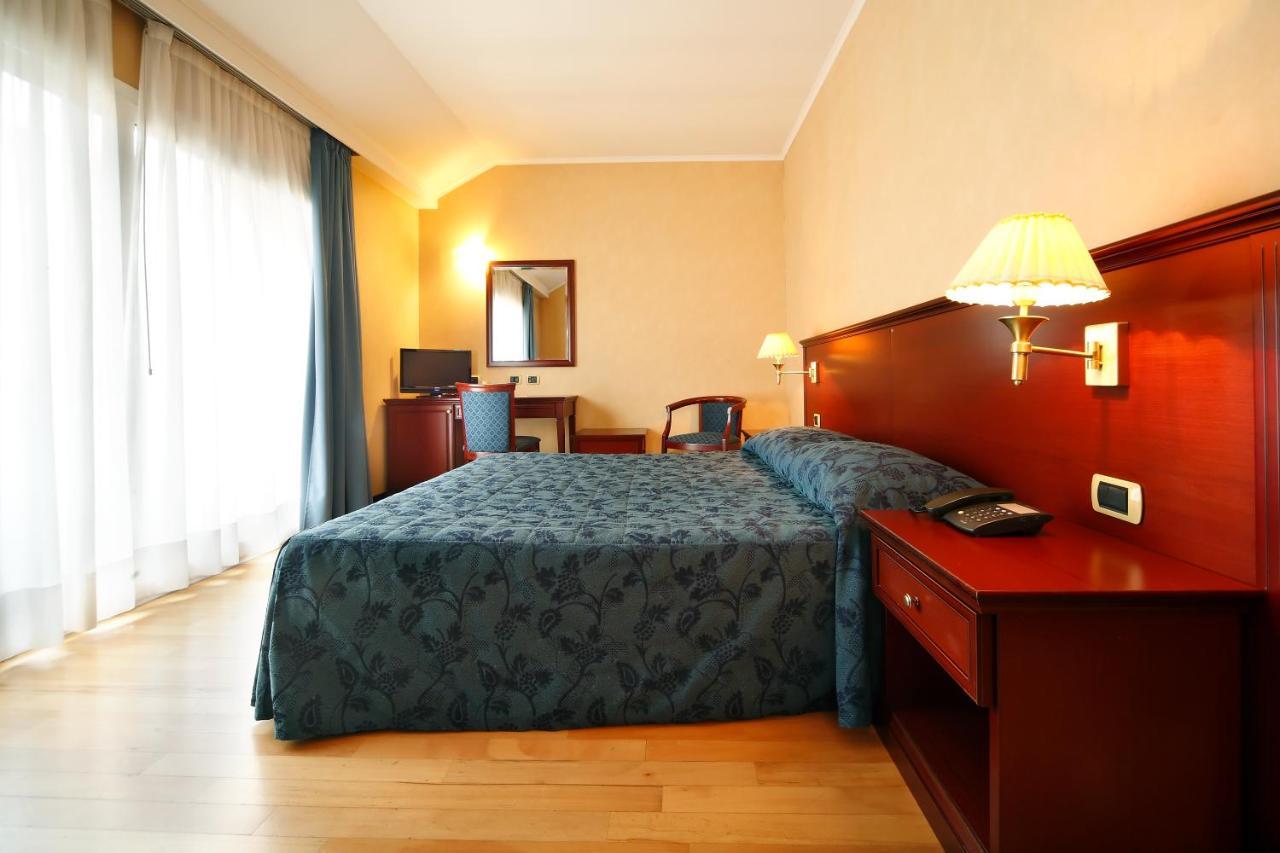 Quarto Duplo