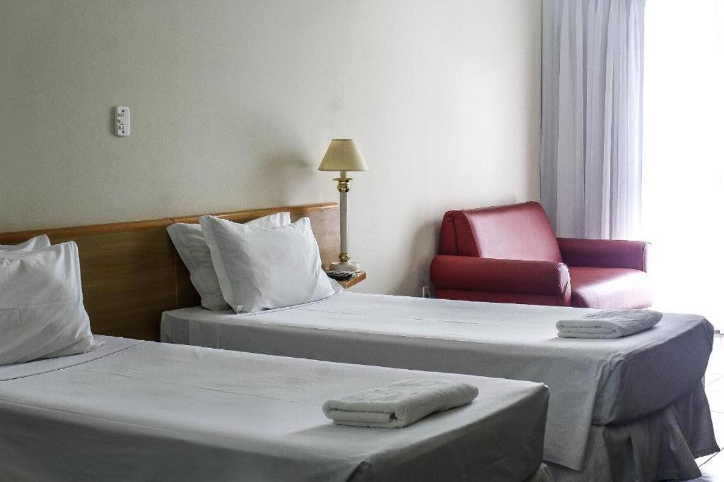 Quarto Econômico com 2 Camas de Solteiro