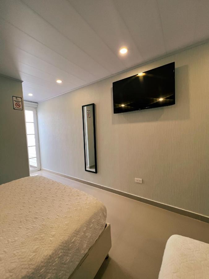 Quarto Triplo com Banheiro Privativo
