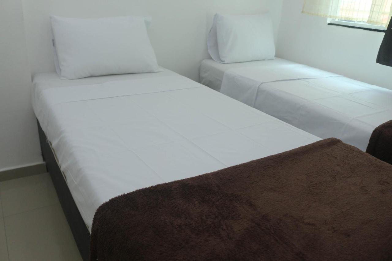 Quarto com Cama de Casal ou 2 de Solteiro