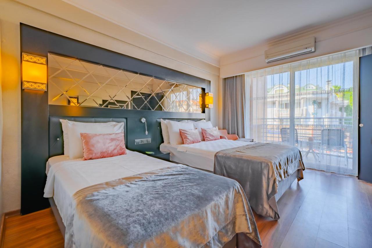 Standaard Tweepersoonskamer met 1 of 2 Bedden en Balkon