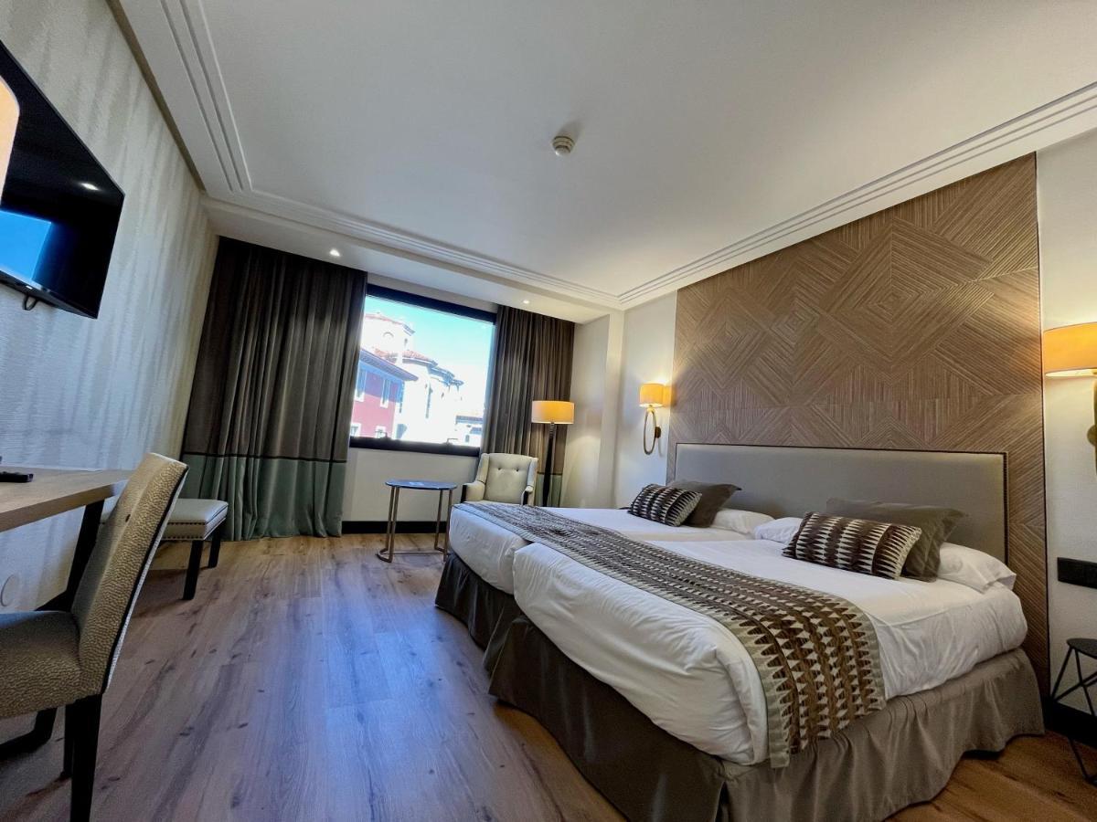 Chambre Lits Jumeaux - Vue sur Ville (2 Adultes + 1 Enfant)