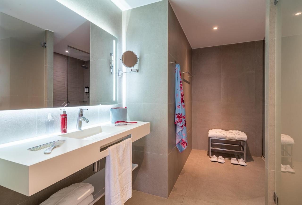 Suite con vistas al mar (2 adultos + 2 niños)