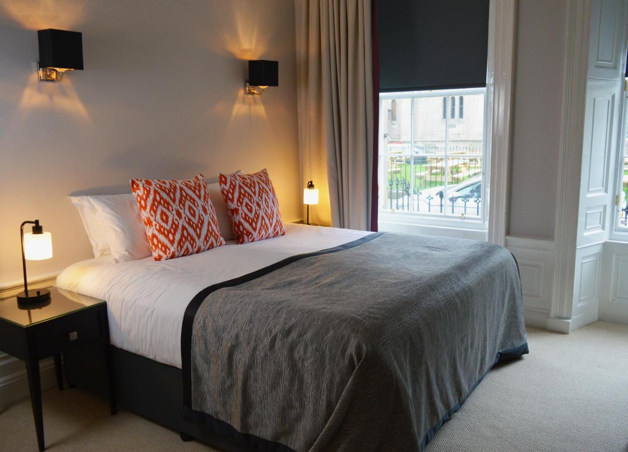 Suite avec 4 Lits Doubles et 2 Canapés-Lits - Chambre Annexe/Non-Fumeurs
