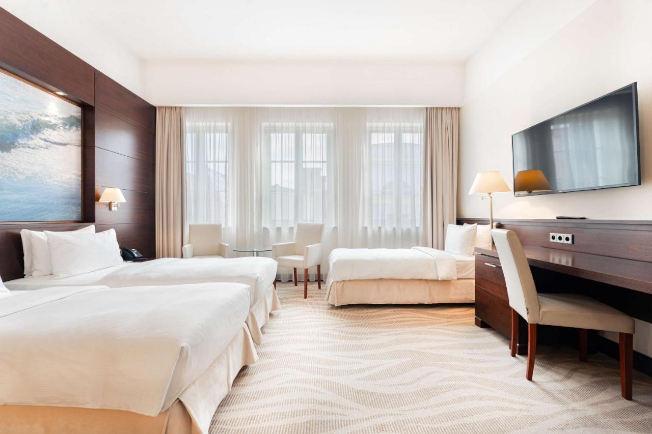 Family Room,1498860931:JPEG