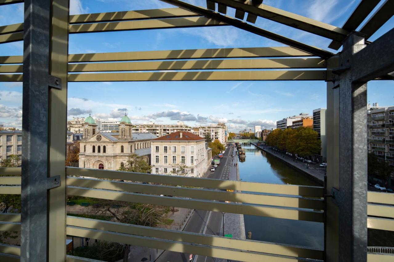 Quarto duplo standard com vista da cidade