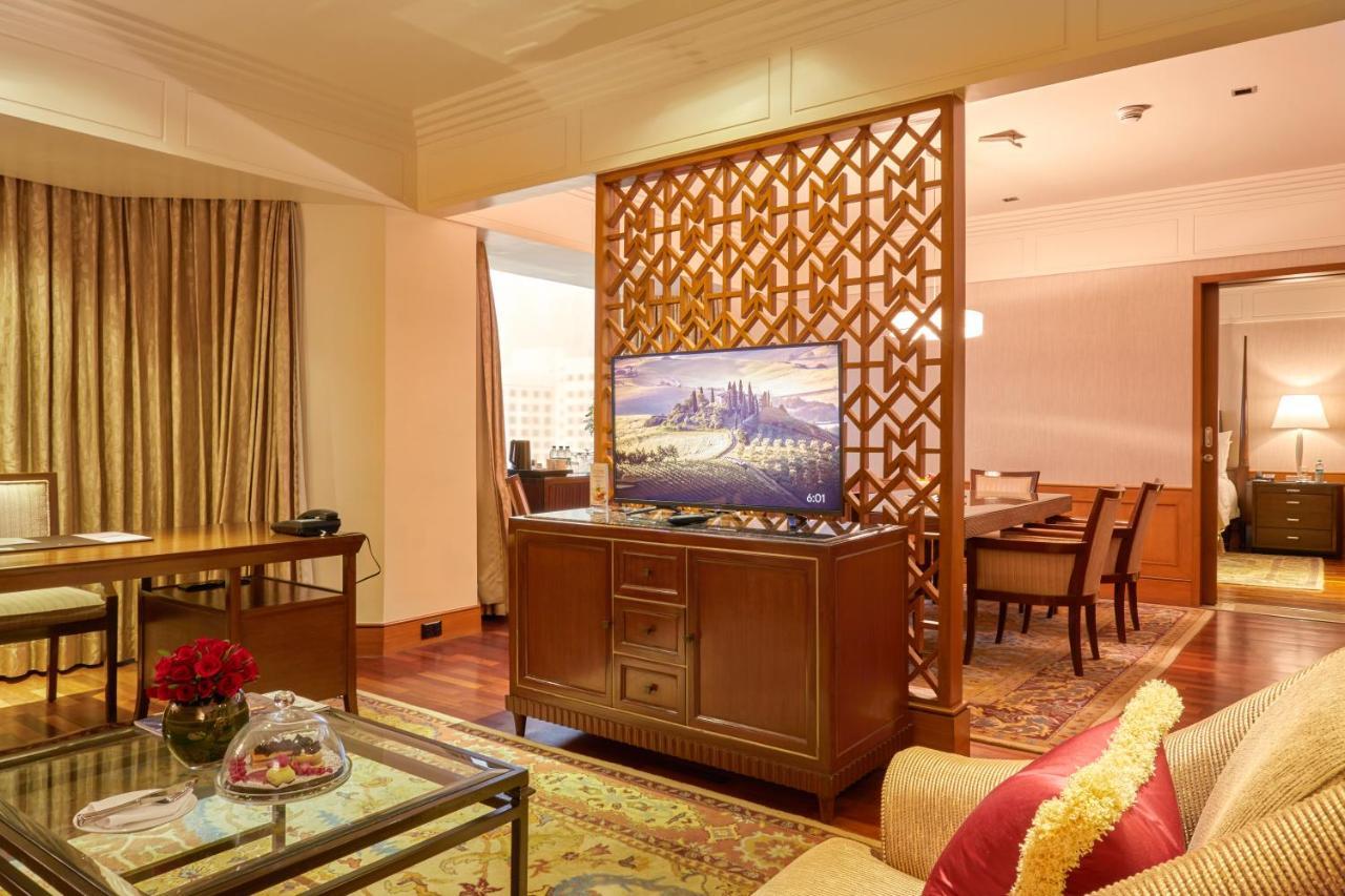 Royal Club Parlor Suite Bathtub Airport Transfers High Tea Evening Cocktail Hours,1499033869:JPEG