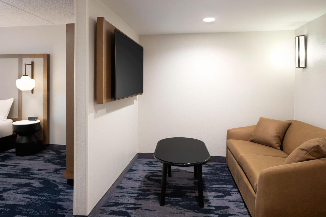 King Suite with Mountain View and Sofa Bed - Hearing Accessible