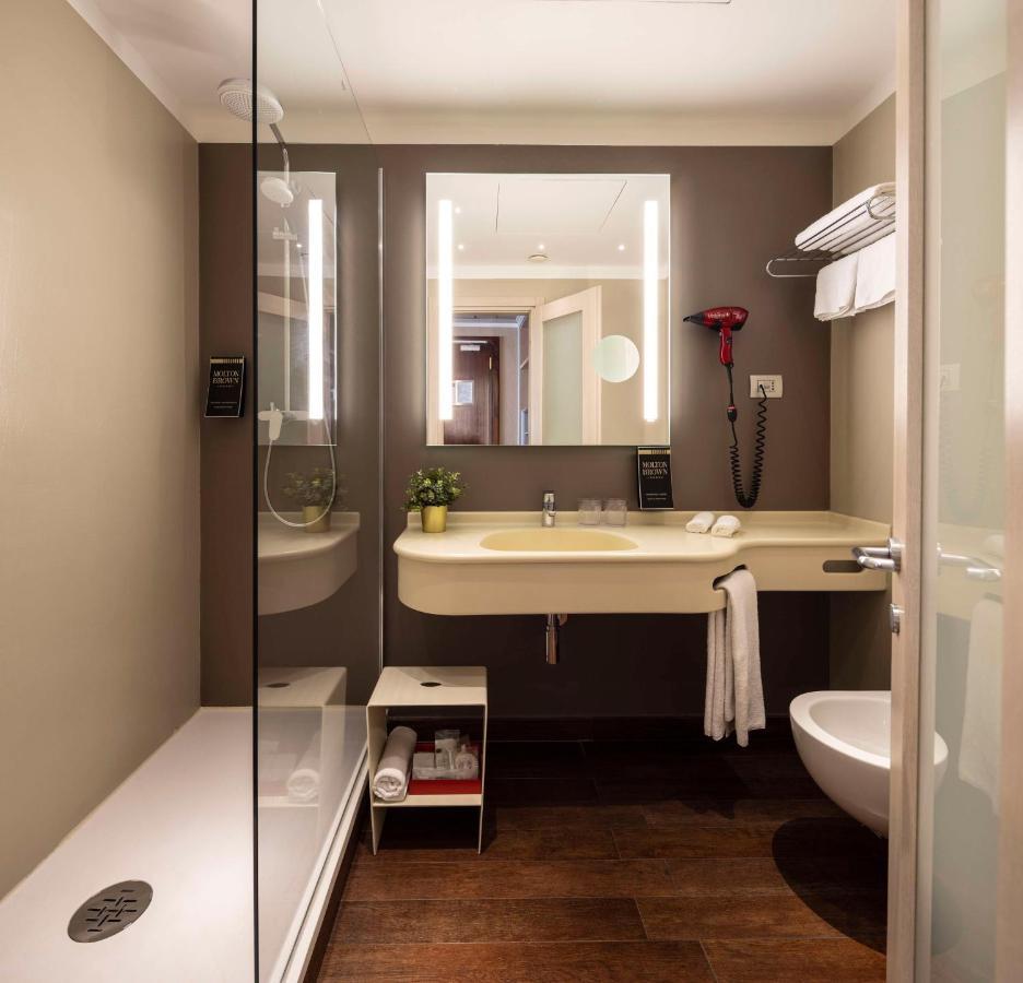 Junior Suite mit Kingsize-Bett und Stadtblick