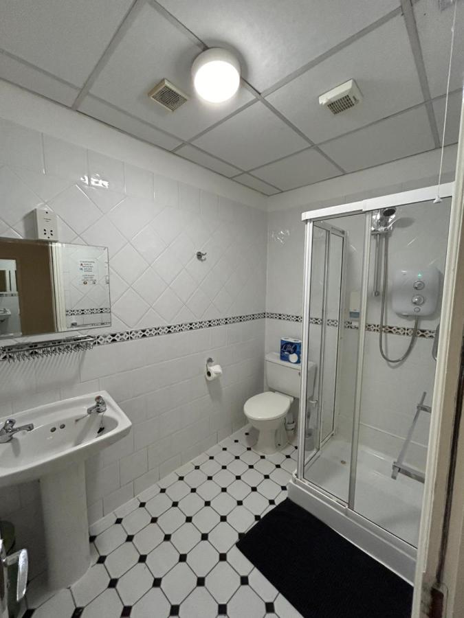 Zweibettzimmer mit Gemeinschaftsbad