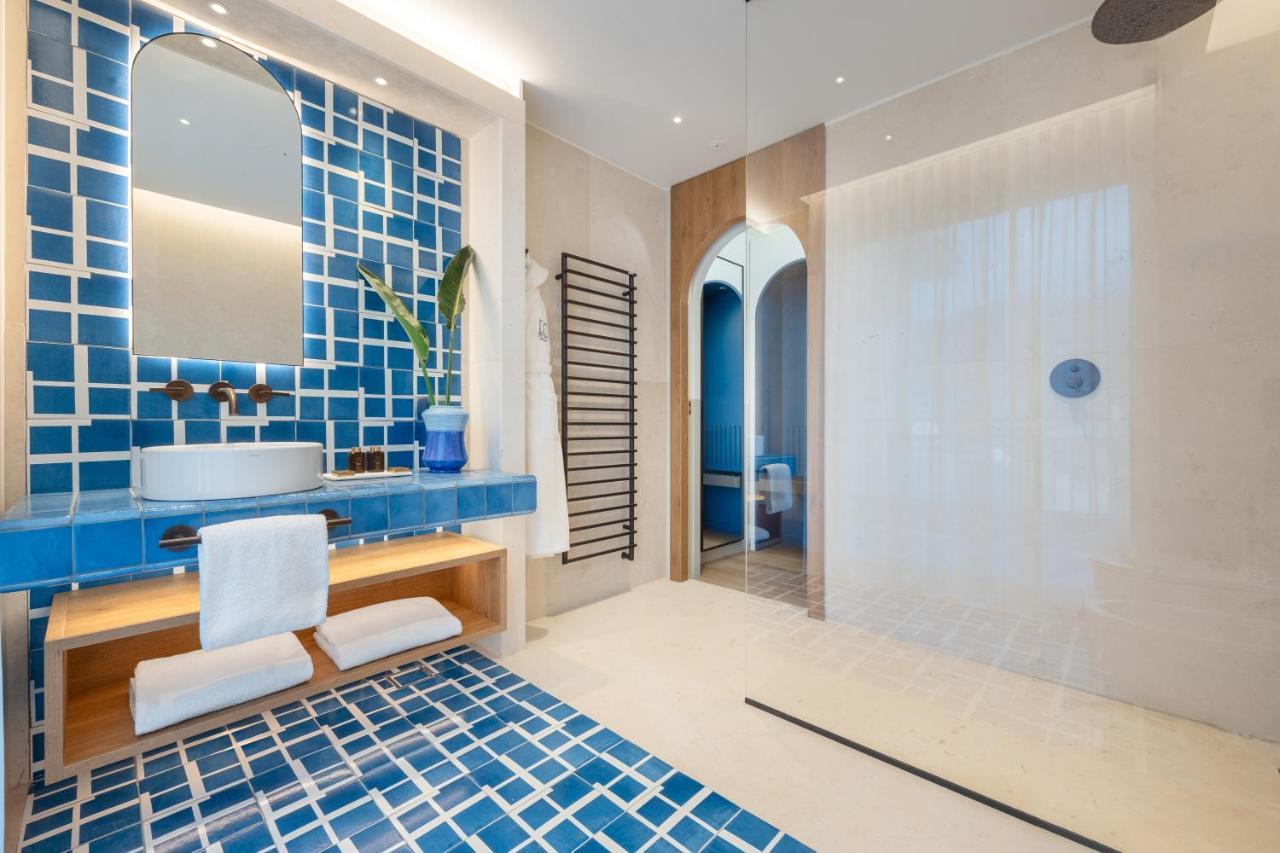 Suite met Kingsize Bed en Uitzicht op Zee