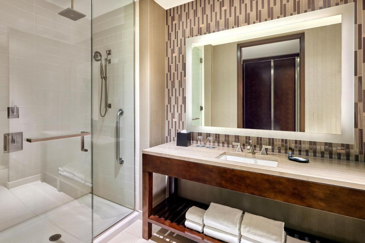 Deluxe King Room with Premium View